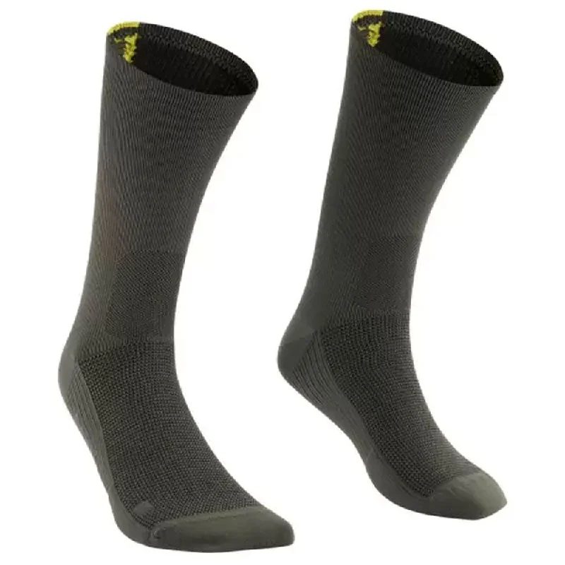 road bike gear-Calze Mavic Essential High - Verde